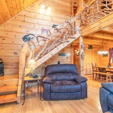 Moonshine Ridge Cabin With Hot Tub And Fire Pit Pigeon Forge Eksteriør billede