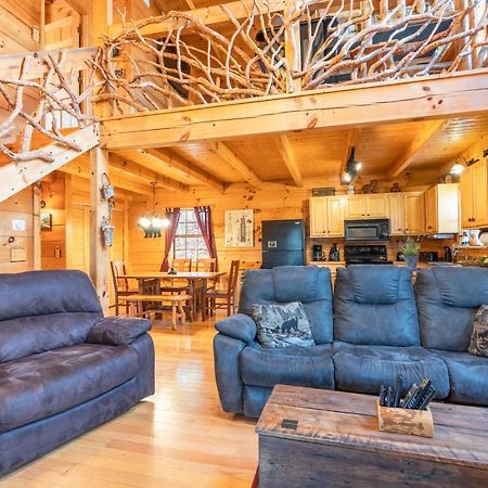 Moonshine Ridge Cabin With Hot Tub And Fire Pit Pigeon Forge Eksteriør billede