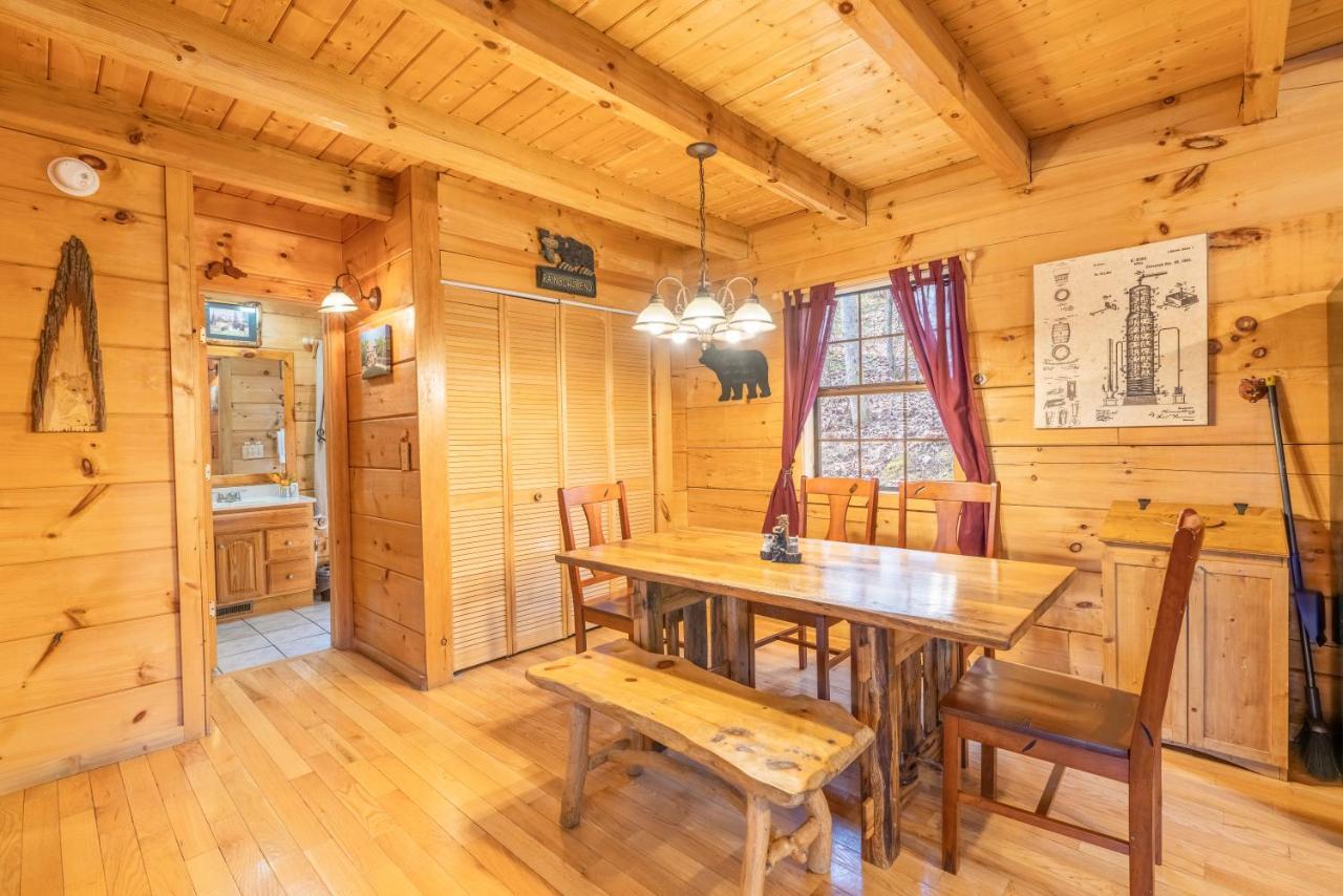 Moonshine Ridge Cabin With Hot Tub And Fire Pit Pigeon Forge Eksteriør billede
