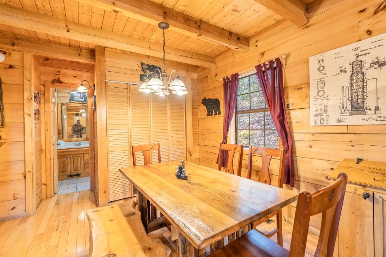 Moonshine Ridge Cabin With Hot Tub And Fire Pit Pigeon Forge Eksteriør billede