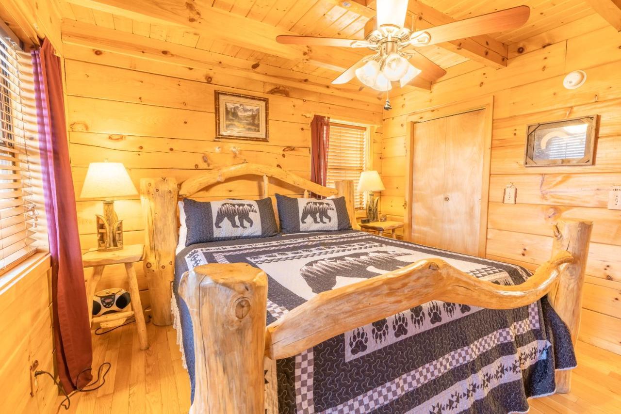Moonshine Ridge Cabin With Hot Tub And Fire Pit Pigeon Forge Eksteriør billede