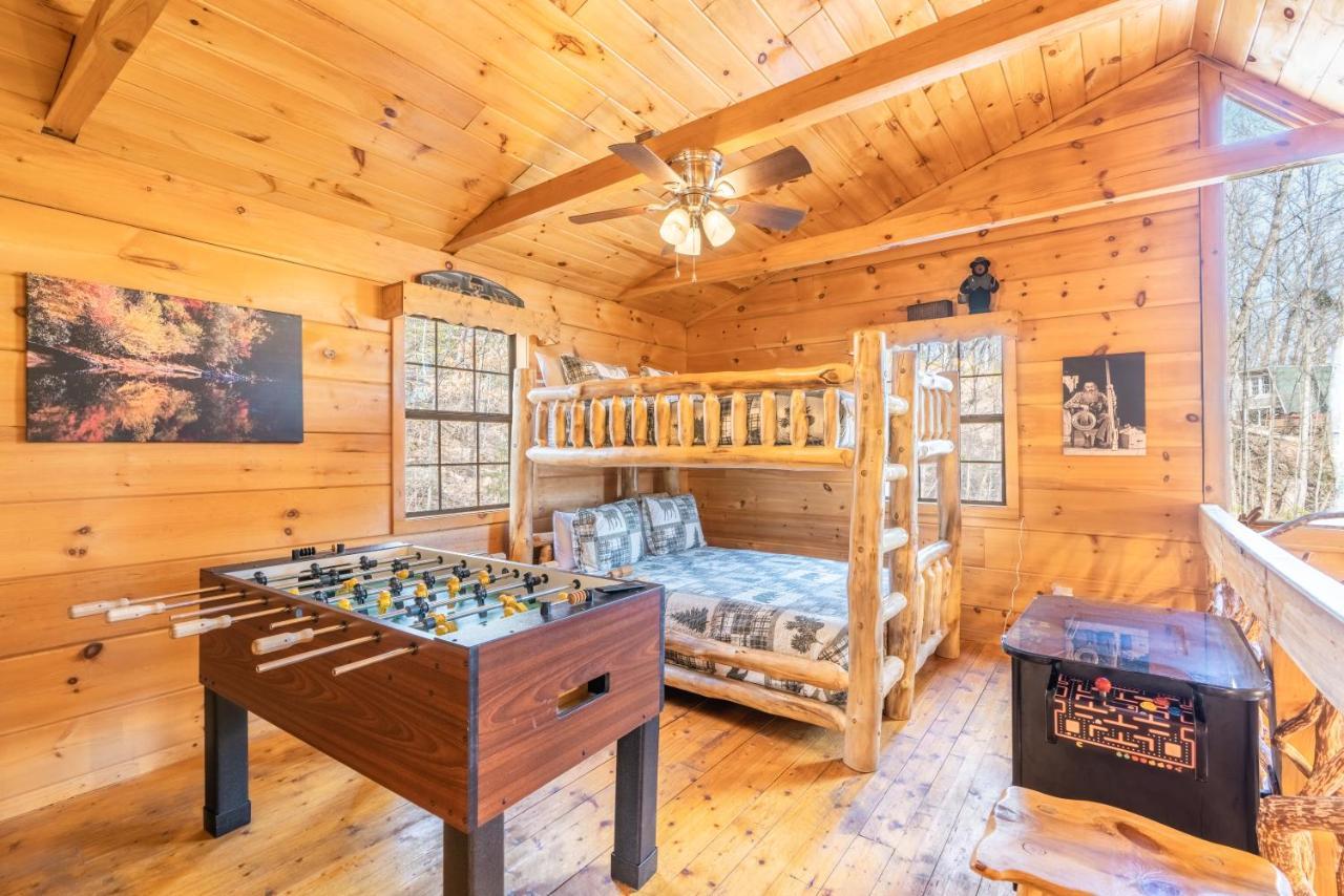 Moonshine Ridge Cabin With Hot Tub And Fire Pit Pigeon Forge Eksteriør billede