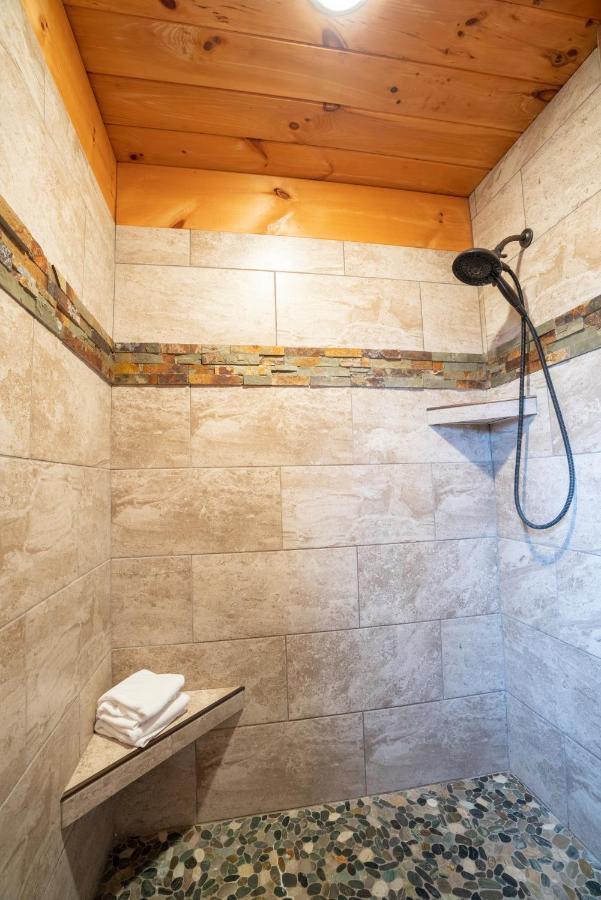 Moonshine Ridge Cabin With Hot Tub And Fire Pit Pigeon Forge Eksteriør billede