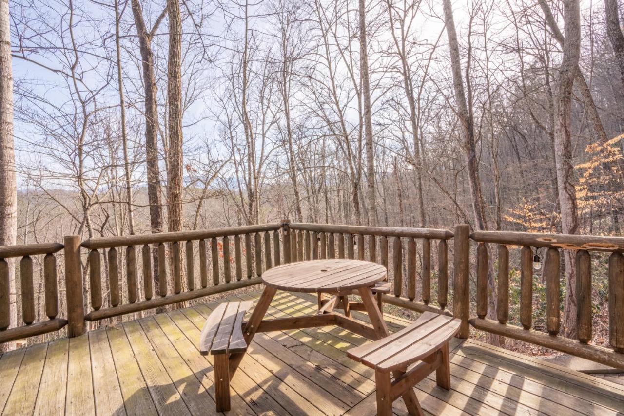 Moonshine Ridge Cabin With Hot Tub And Fire Pit Pigeon Forge Eksteriør billede