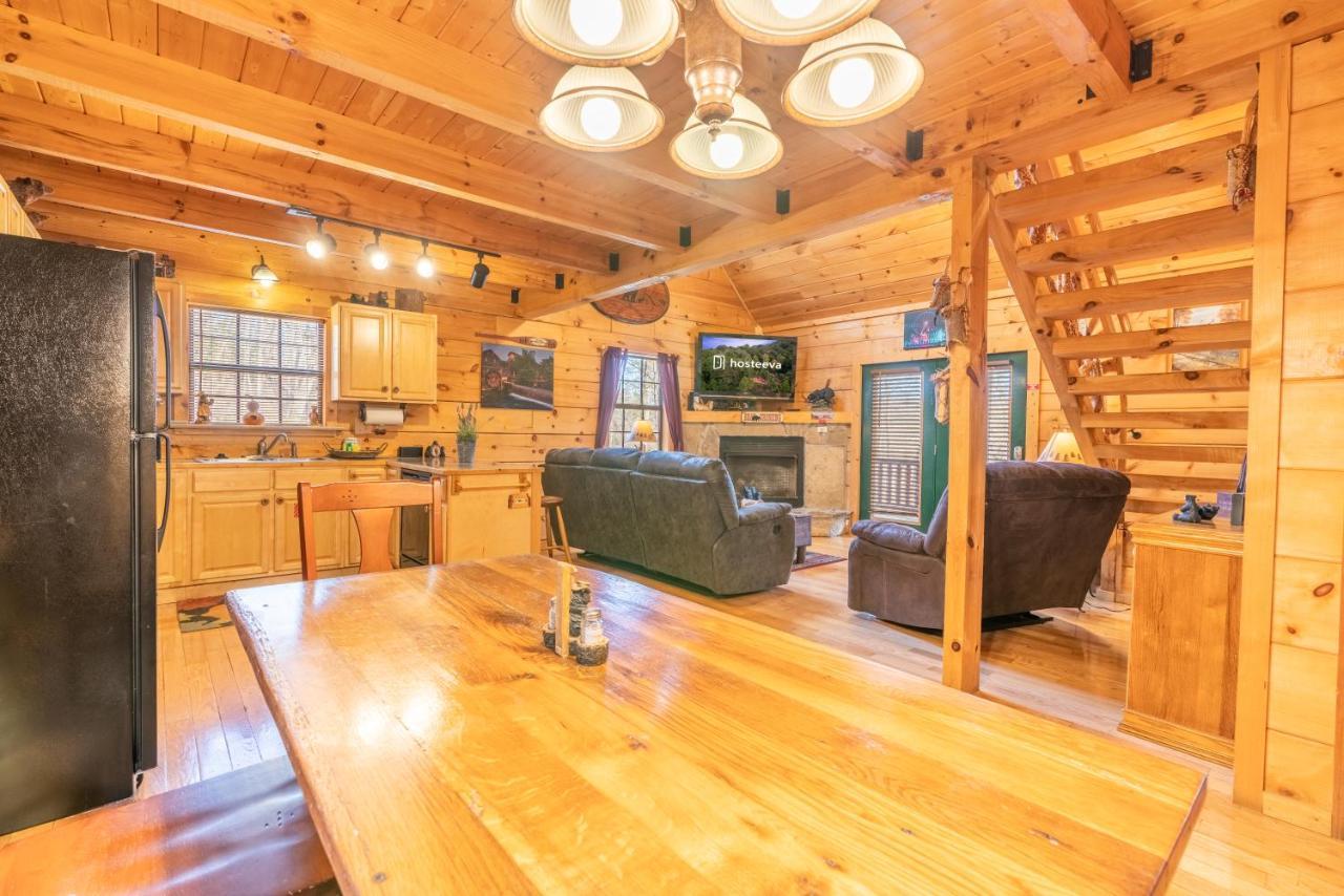 Moonshine Ridge Cabin With Hot Tub And Fire Pit Pigeon Forge Eksteriør billede