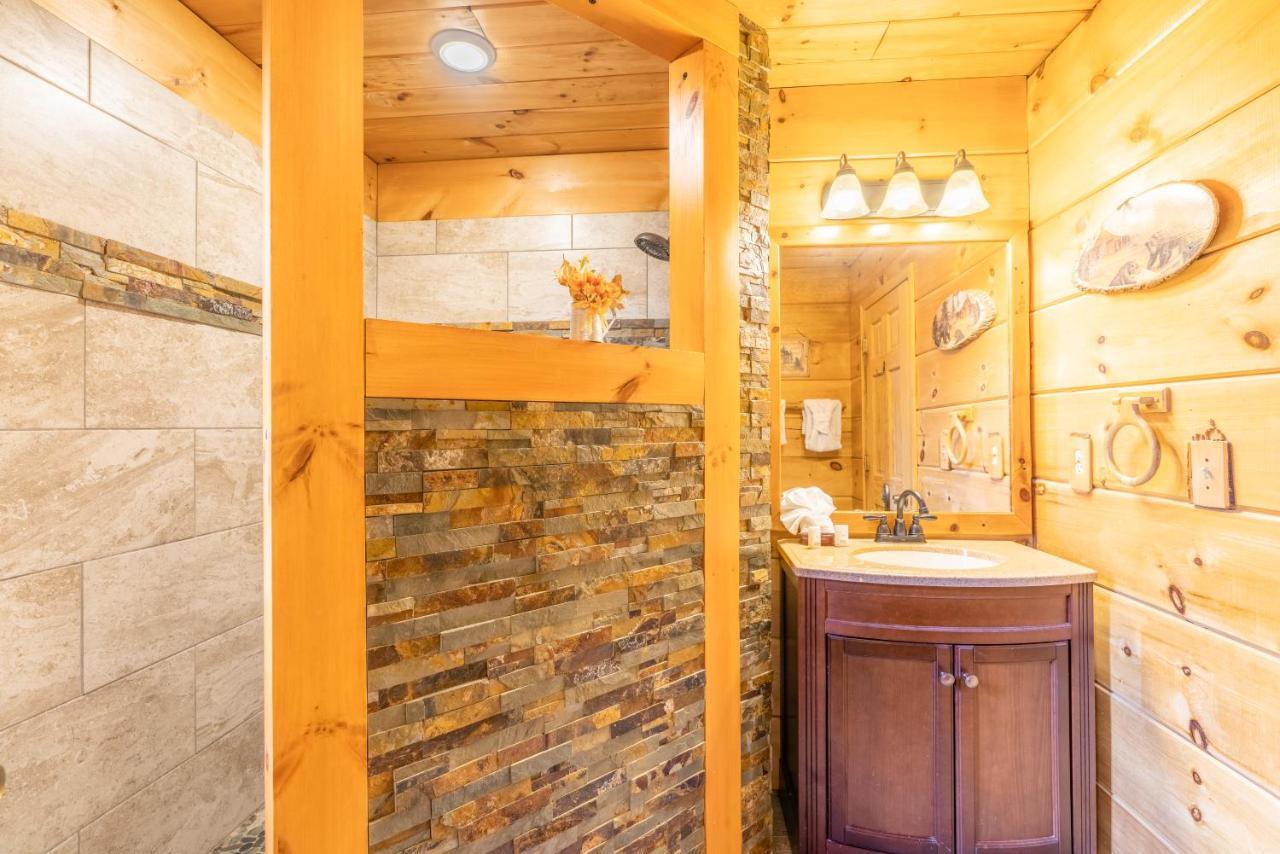 Moonshine Ridge Cabin With Hot Tub And Fire Pit Pigeon Forge Eksteriør billede